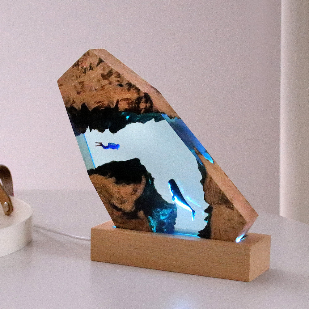Resin Art Underwater - ของตกแต่งบ้านรูปนักดำน้ำในถ้ำใต้น้ำ ทำจากไม้เนื้อแข็งและเรซิ่น เรืองแสง งานศิลปะทางทะเล ของขวัญวันเกิด